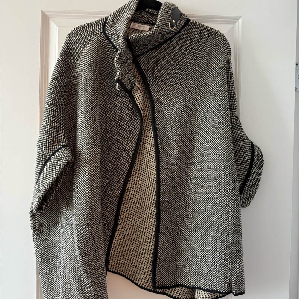 Women's Black and White Sweater